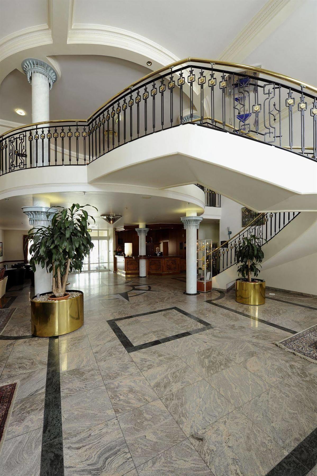 Bernstein Schlosshotel Балленштедт Экстерьер фото